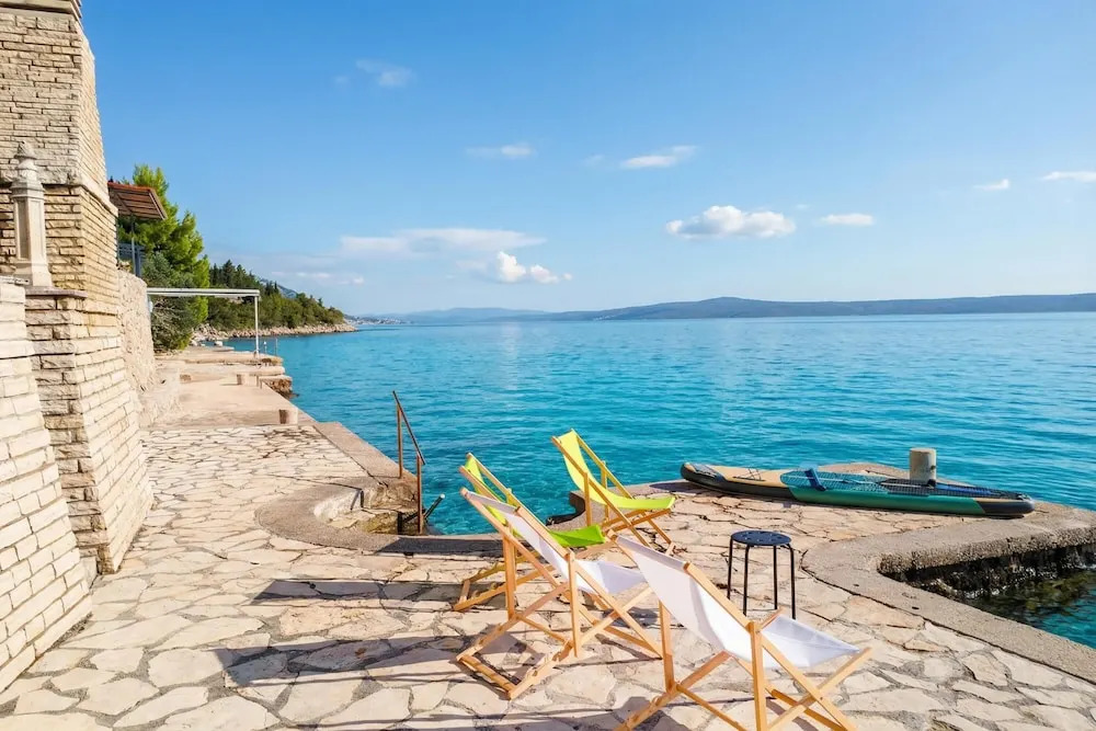 Holiday Home Seafront Escape