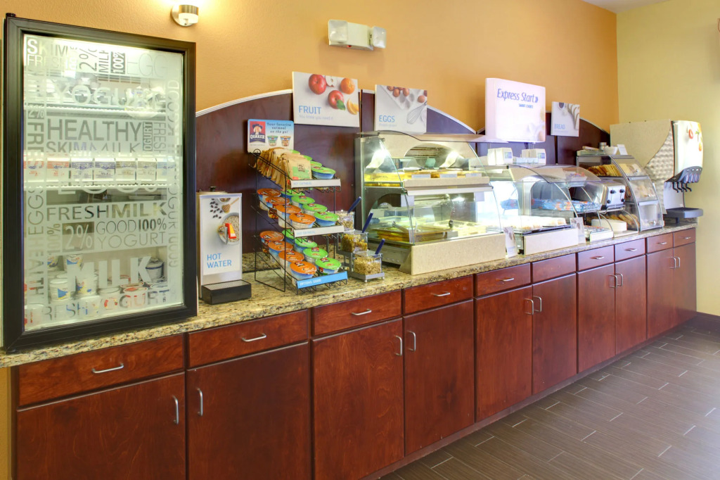 Holiday Inn Express & Suites Cross Lanes by IHG