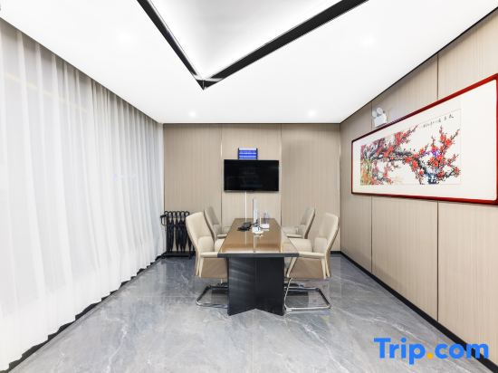 IU Hotel (Baodingxiong County)