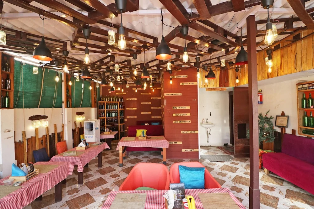 OYO 43997 Hotel Aashiyanaa Palace