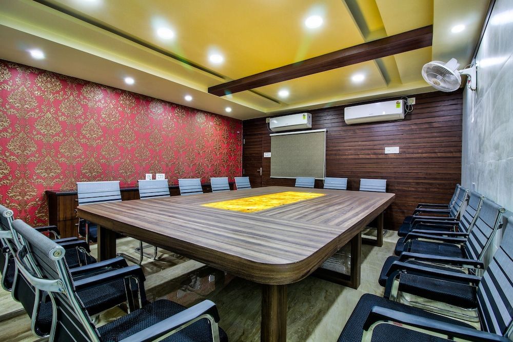OYO 24872 Hotel Golden Fiesta