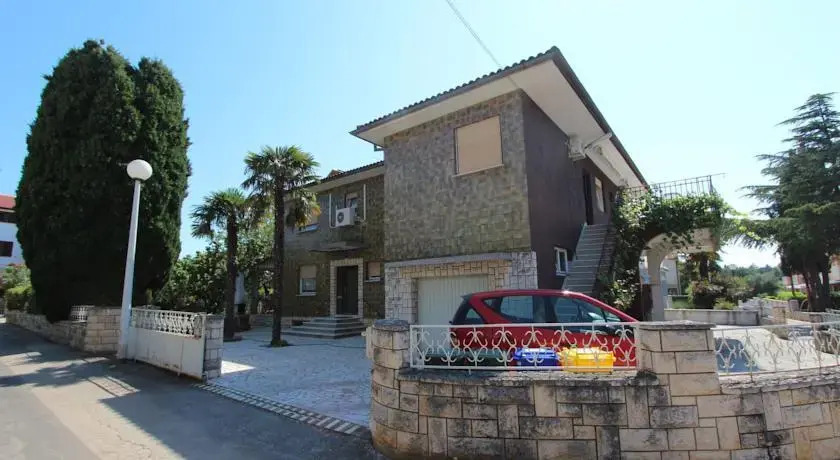 Apartments Lipej