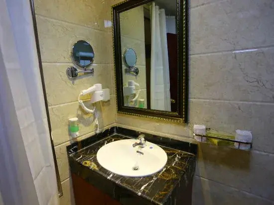 Shui Linglong Movie Hotel (Taiyuan R & F City)