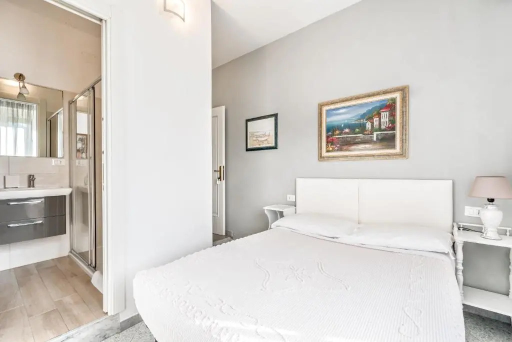 Lia Rooms 2