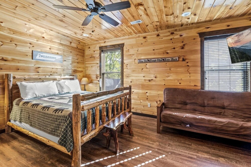 The Big Oak Lodge 16 Bedroom Home by Redawning