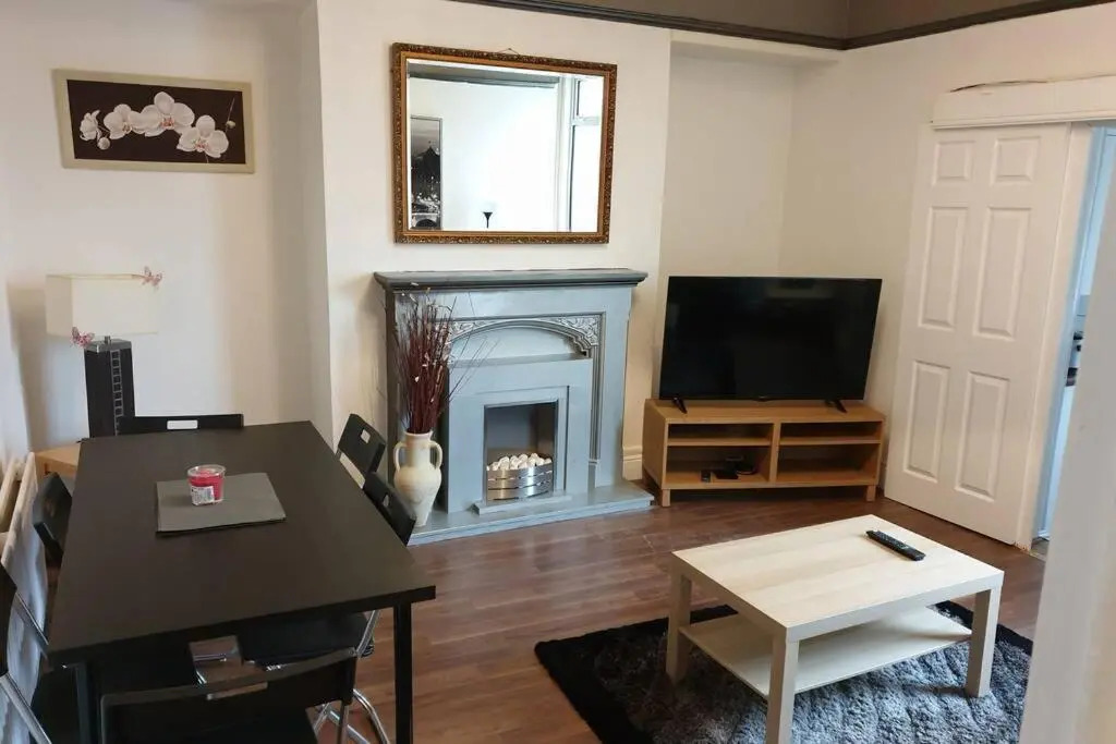 South Shield's Hidden Gem Garnet 3 Bedroom Apartment sleeps 6 Guests
