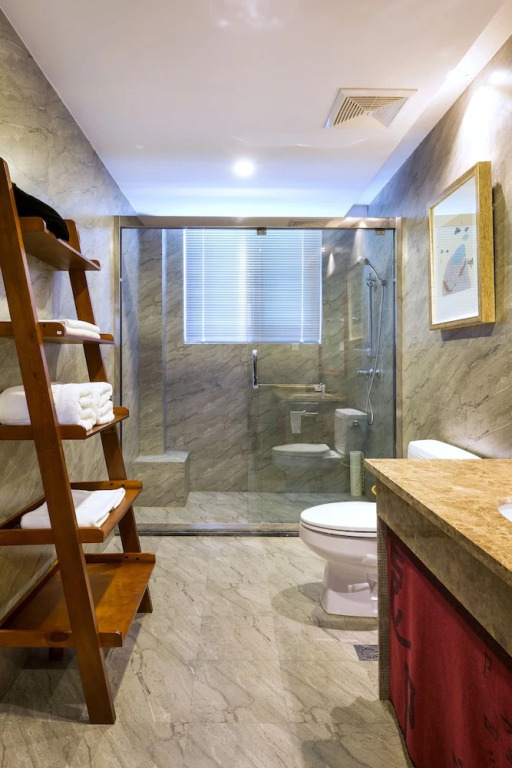 Longmen Impression Hotel