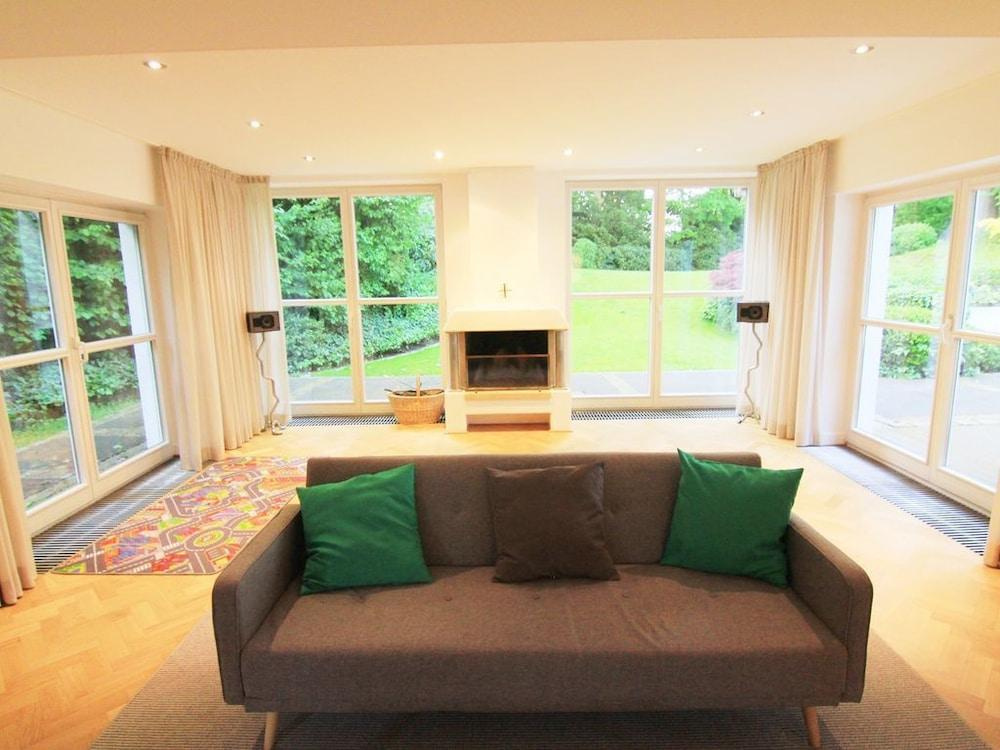 Luxus Ferienhaus Villa EMG Emsdetten nah Münster, Osnabrück, Rheine für Familien Gruppen bis 17 Personen, Pool, Whirlpool, Garten, Kamin, 6SZ