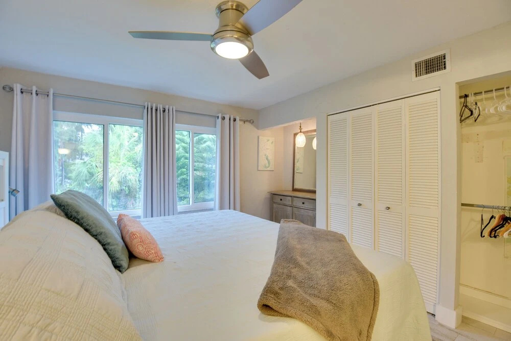 Siesta Key Condo w/ Heated Pool < 1 Mi to Beach