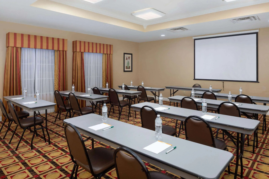 La Quinta by Wyndham Macon West