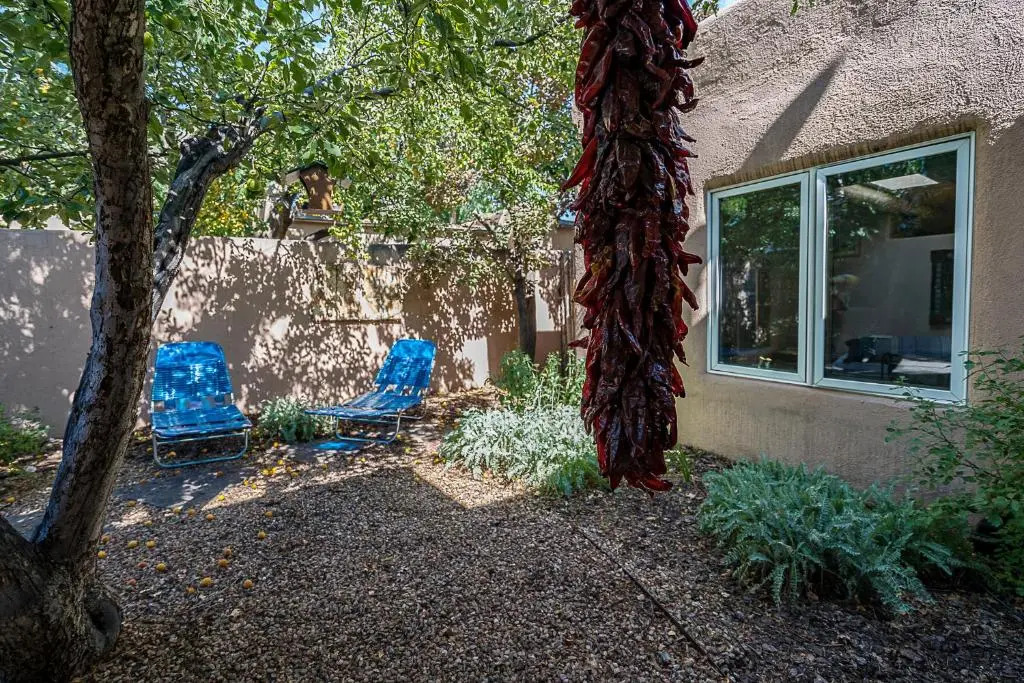 Casita Don Manuel, 1 Bedroom, Sleeps 2, Private Yard, Grill, Kiva Fireplace