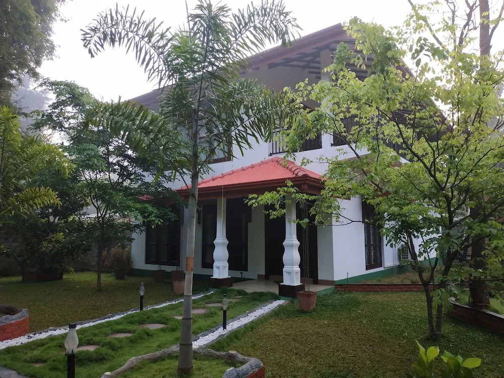 Sigiriya Cashew Palace Resort