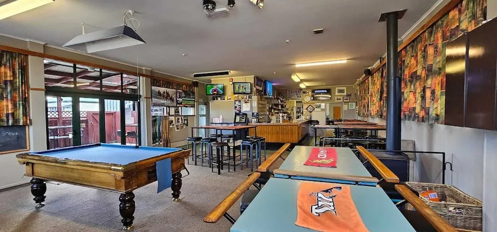 White Horse Inn Restaurant & Motel