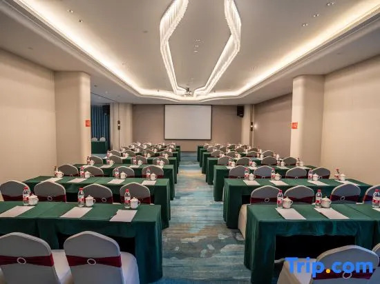 Vienna International Hotel (Chuxiong Ruite Store)