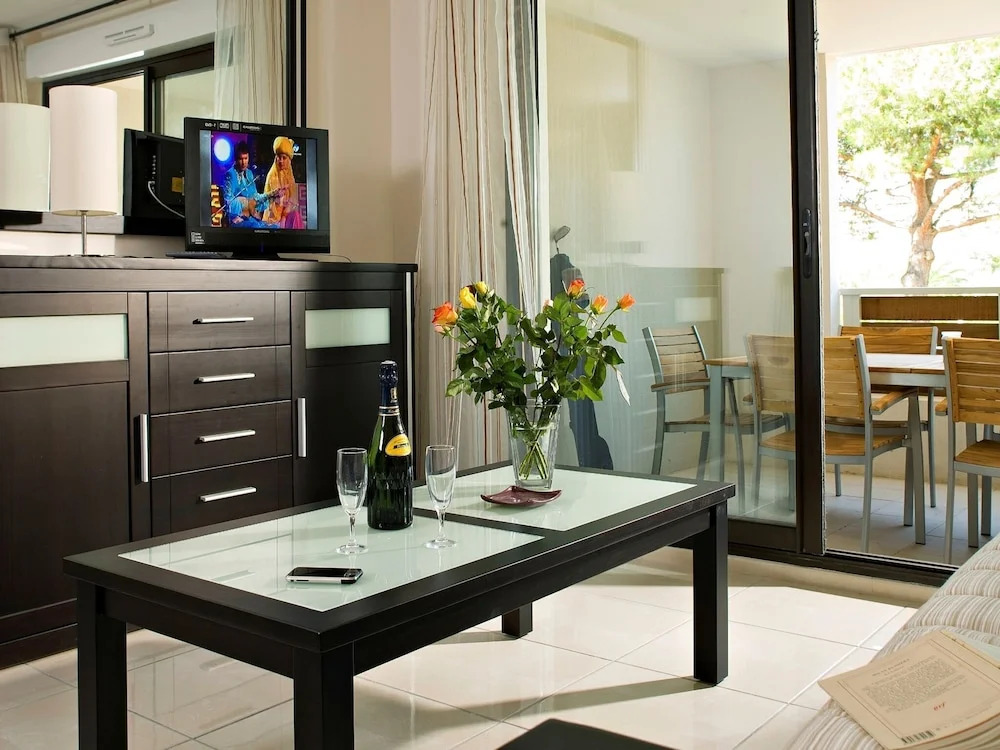 Luxury Apartment With Large Terrace