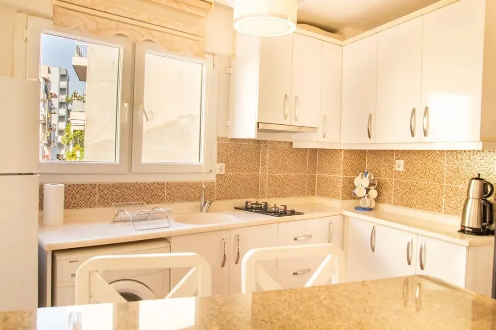 Vibrant and Central Flat Near Kordon in Alsancak