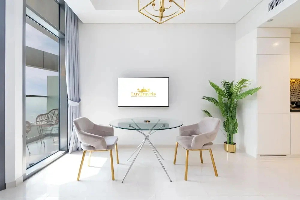 Lux BnB Aykon Tower Skyline Views