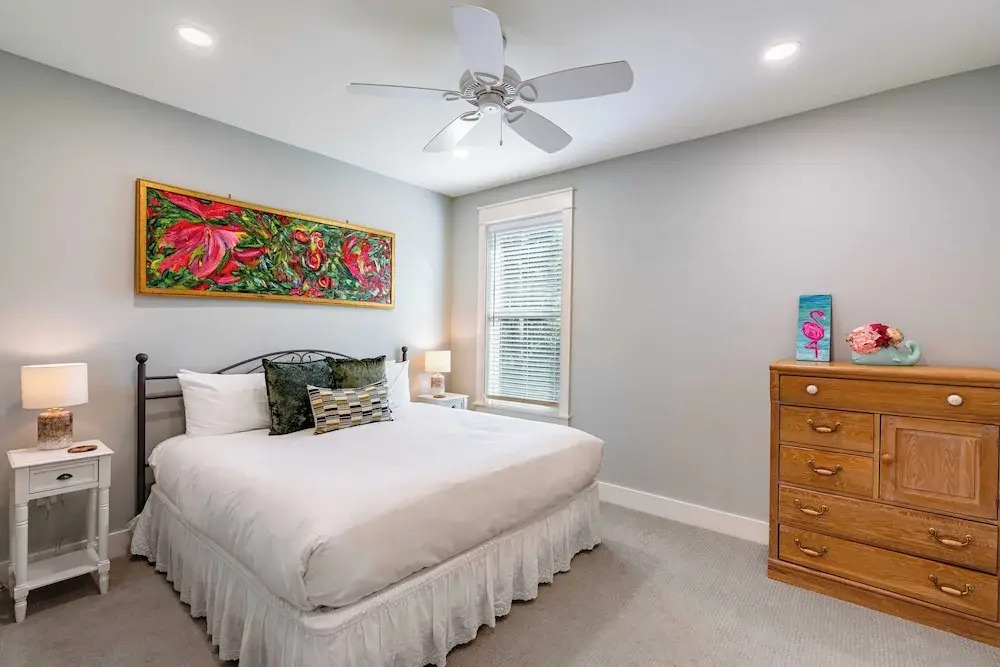 Gulf Coast Gem by Avantstay 3 Blocks to Beach & Town Plaza Community Pool