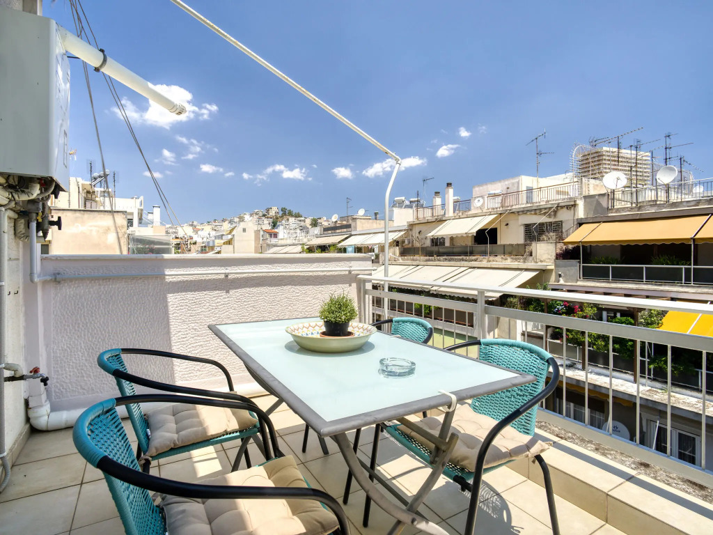 Snug apartment in Αθήνα with veranda