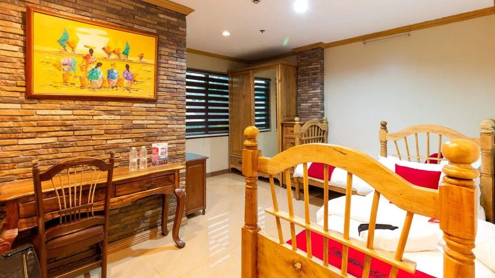RedDoorz near SM San Lazaro Manila