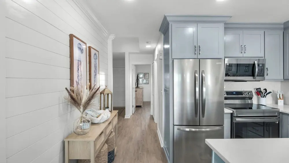 Gulf-front in Destin! Community Pool, Minutes to Beach