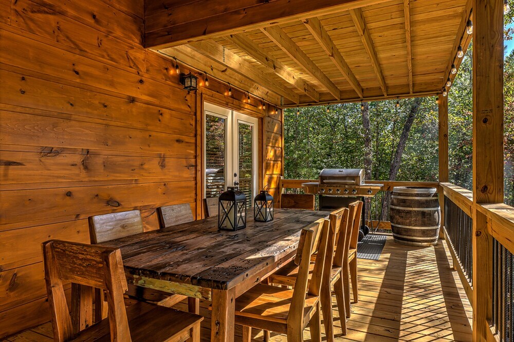 A Cozy Corner Cabin by Escape to Blue Ridge
