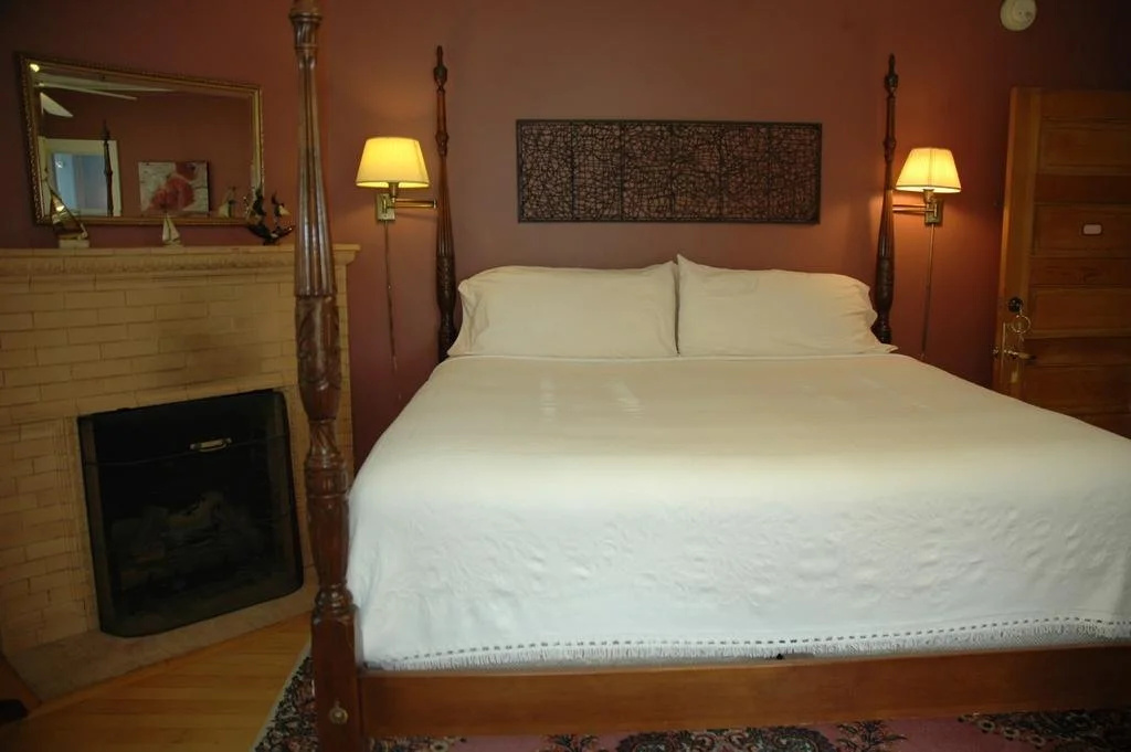 Yale Manor B&B & Yurt Glamping