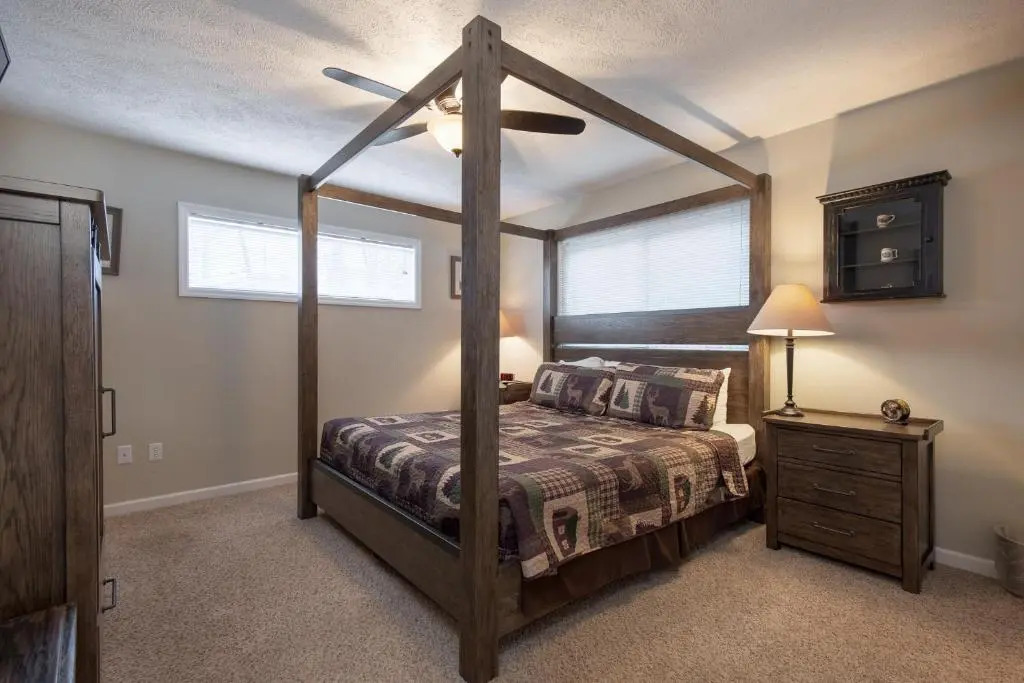 Kickback Kabin, 3 Bedrooms, Deck, Hot Tub, Pool Access, Sleeps 6