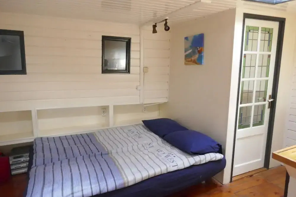 Boat apartment Rotterdam Fokkelina