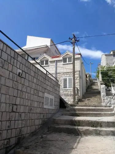 Zara Apartments