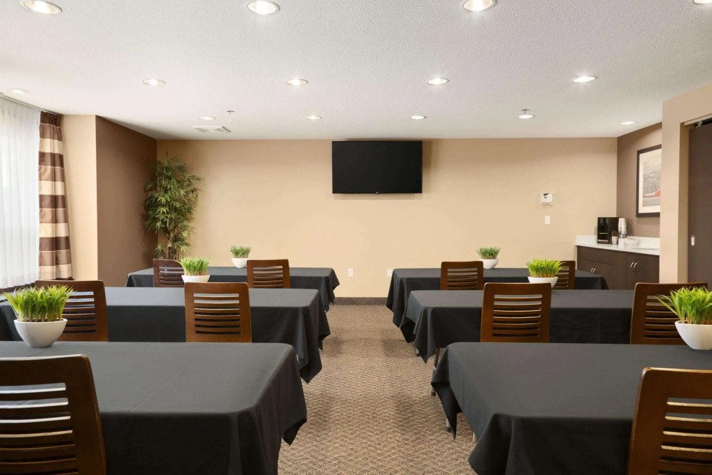 Microtel Inn & Suites by Wyndham Blackfalds Red Deer North
