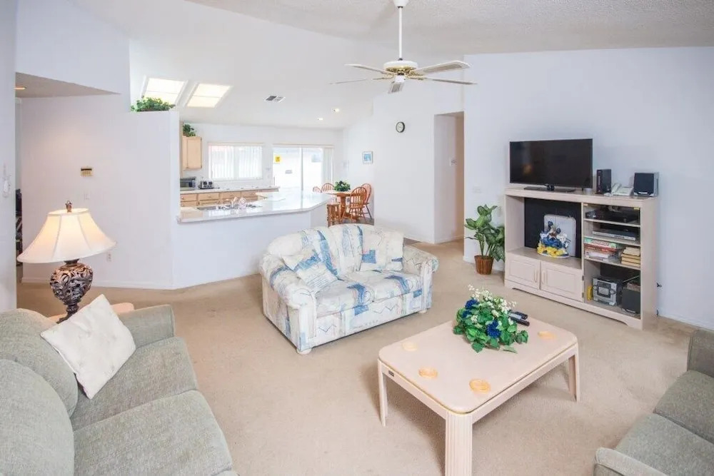Family Fun Vacation Home 4 Bedroom Villa by RedAwning