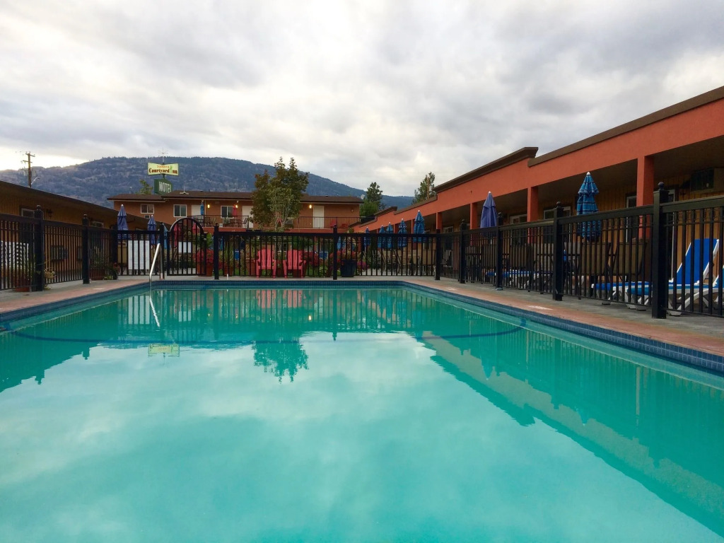 Sahara Courtyard Inn & Suites Osoyoos