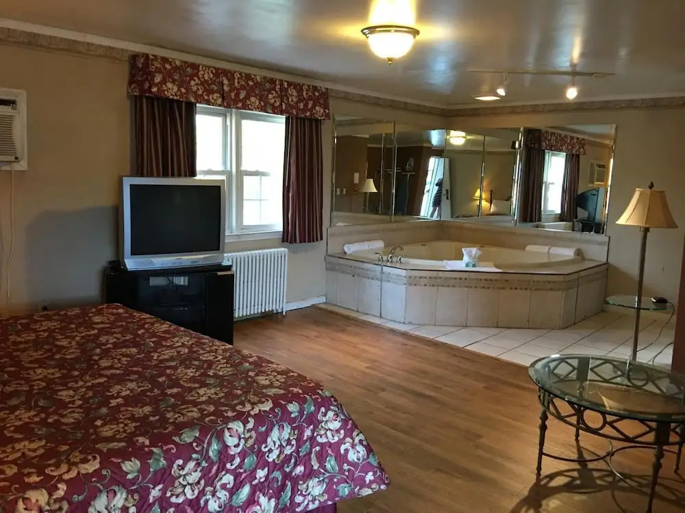 Colonie Inn and Suites