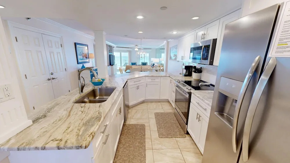 Inlet Reef 204 2 Bedroom Condo by RedAwning