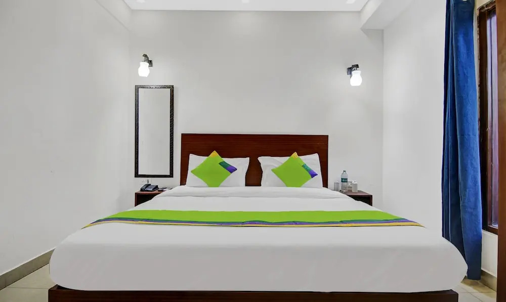OYO Townhouse 80033 Noida Grand