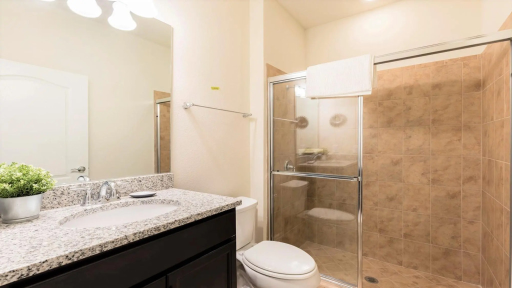 Cozy 4BR Town Home With Pool Close to Disney