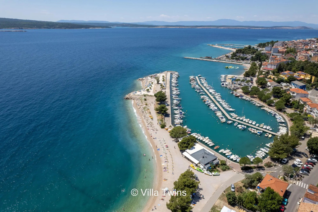 Twins II in Crikvenica