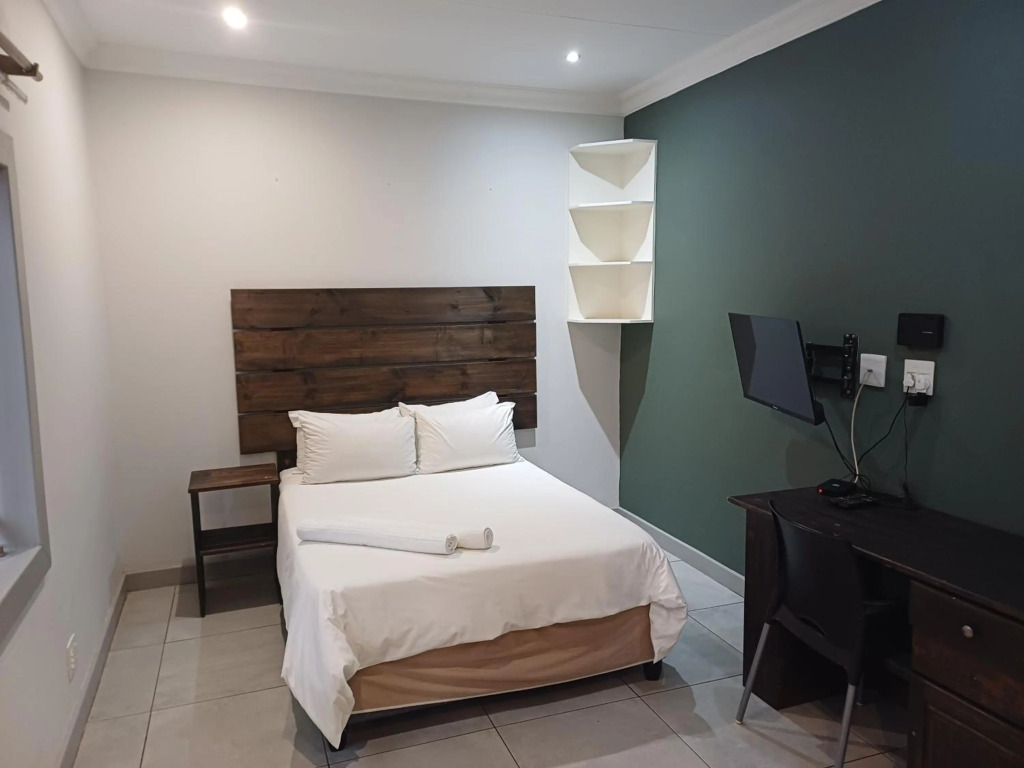 Triple9 Hatfield Guesthouse
