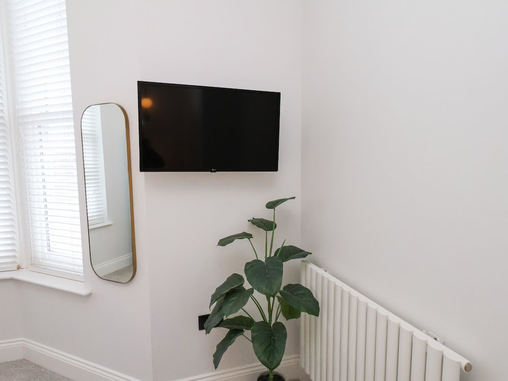 The Salisbury Sleeps 4 Classic Apartment