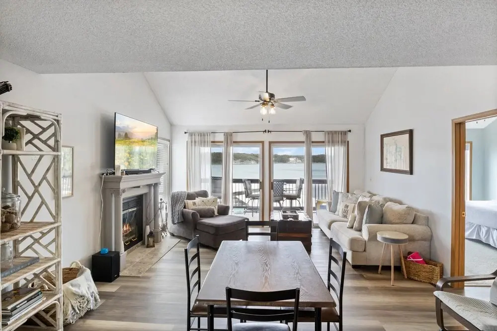Poolside Condo With Amazing Lake Views & Design