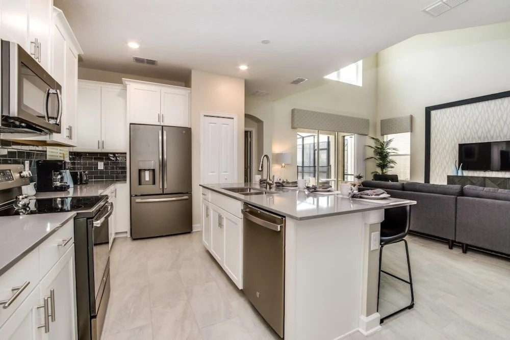 "boutique" Style Home Near Disney! 5 Bedroom Home by RedAwning