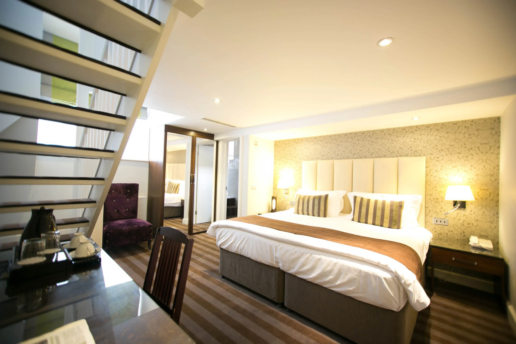 The Pillar Hotel