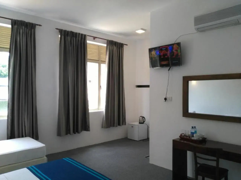 West Inn Colombo