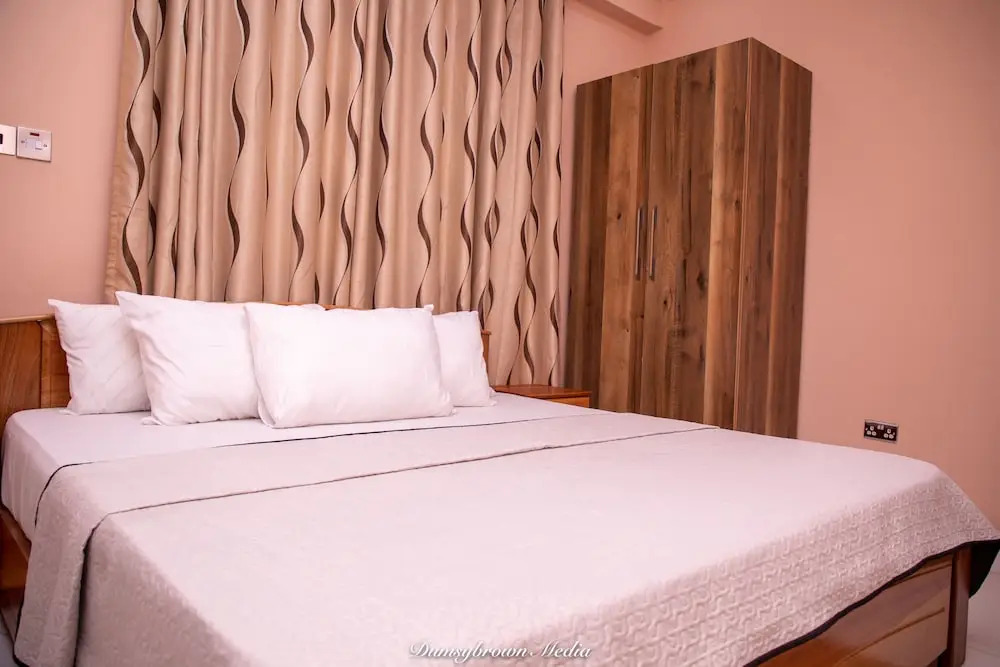 2 Bed Furnished Apartment - Wifi, Aircon, Parking