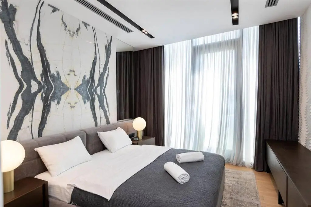 Luxury Hotel Apartment With Stunnig Views For 4