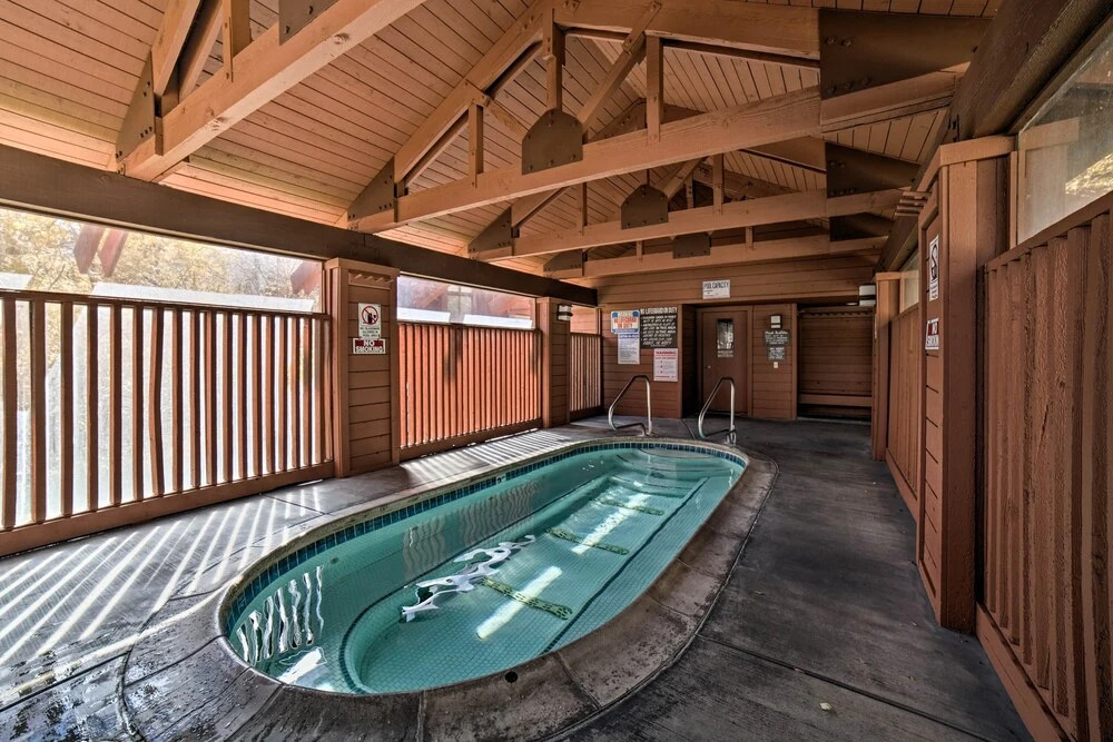 The Mammoth Lodge by Hiking, Lakes, Skiing & More!
