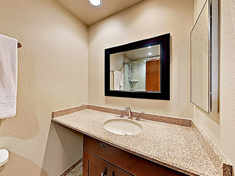Benchmark #611 - 3 Br Condo