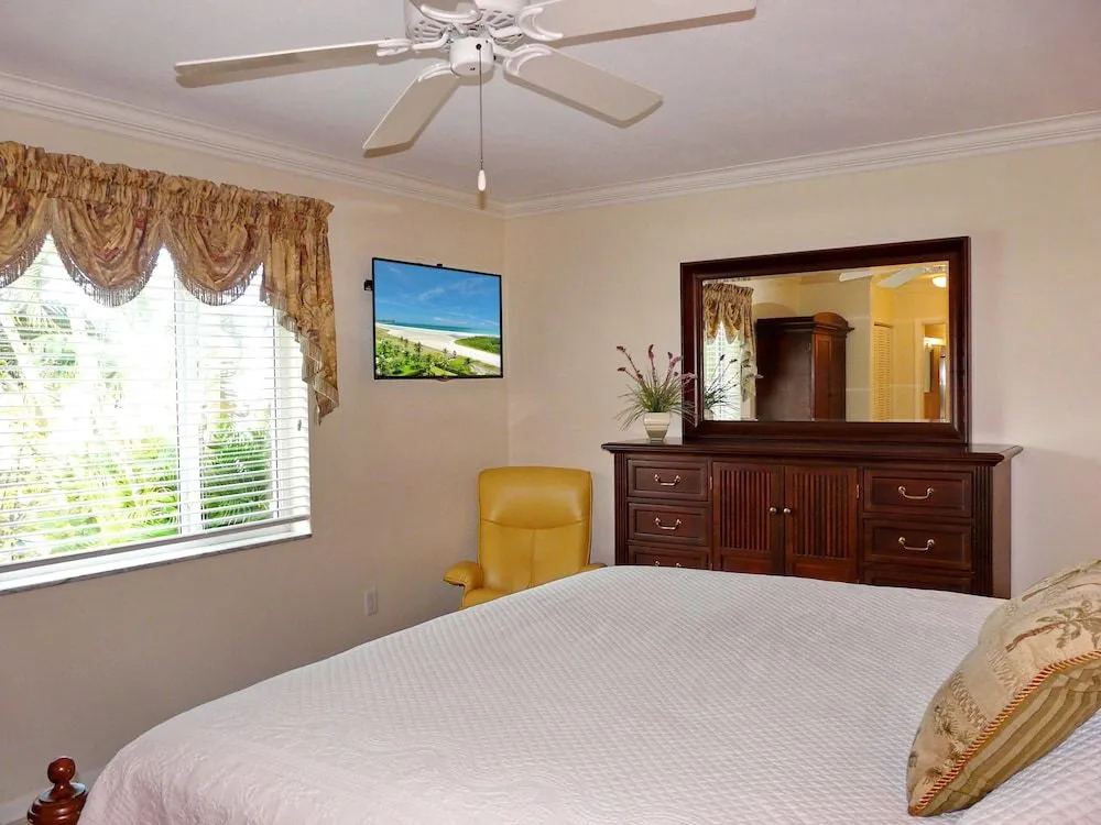 848 Buttonwood Court