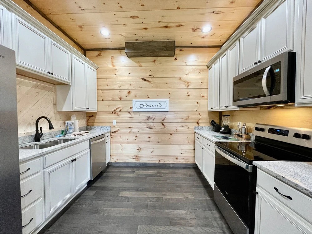 Bearly Behaving 2 Bedroom Cabin by RedAwning